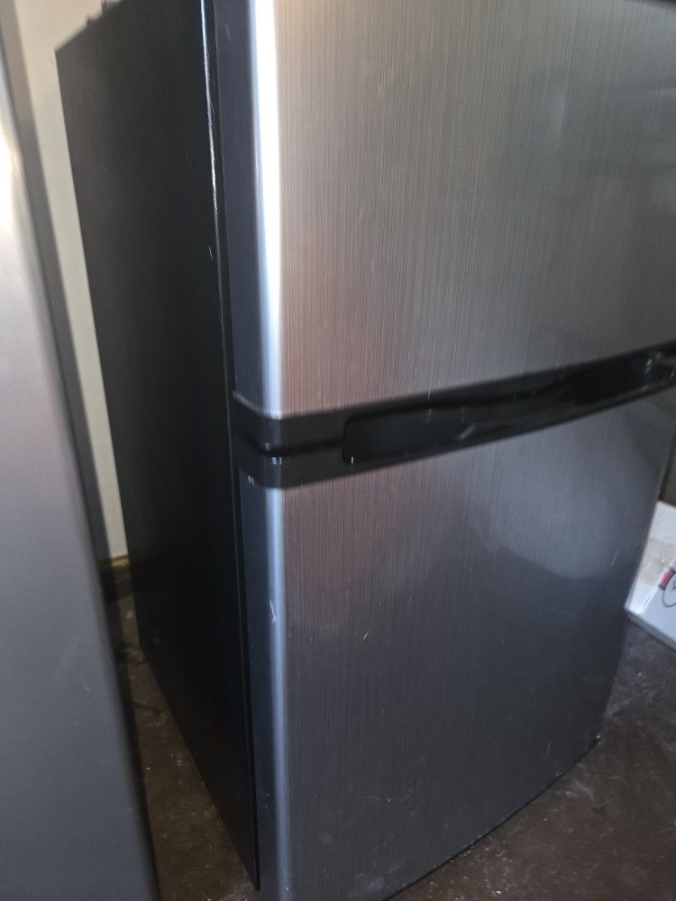 1 Mini Fridge 1 Medium Fridge BEST OFFER