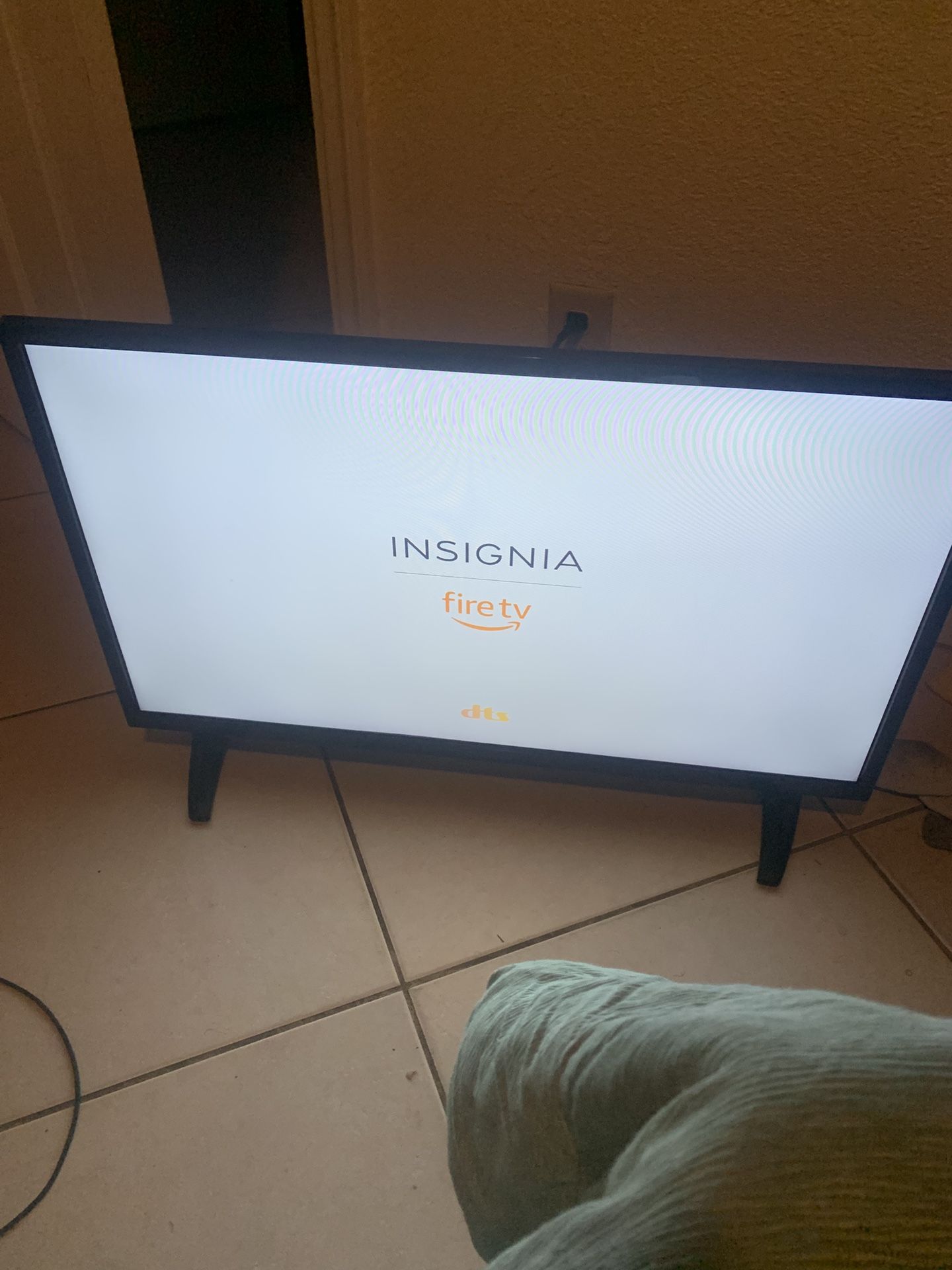 32” Insignia Tv