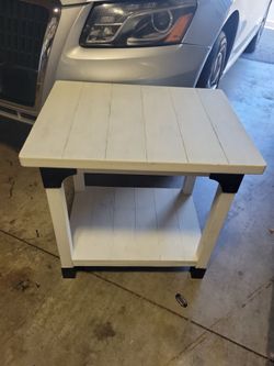 Free Rustic Farmhouse Side Table!