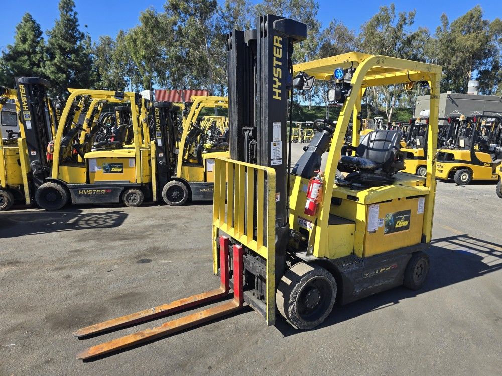 Hyster E55XN Electric Forklift