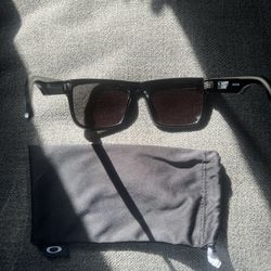 Spy DISCORD  Men’s Sunglasses with Happy Lens Asking $40