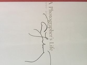 ANNIE LEIBOVITZ SIGNED BOOK