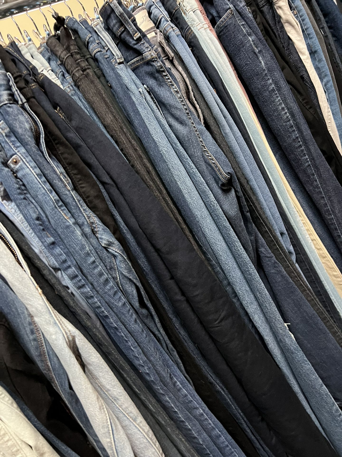 Tengo 150 Pantalones Mujer Hombre Niños $1400.00