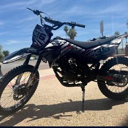 250CC DIRT BIKE