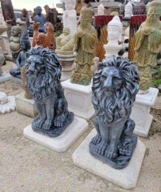 Concrete Lion Statue / Cement Garden Patio Backyard Lions for Sale in