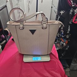 Guess Tote 