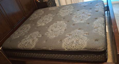 California King Bed and dresser set!