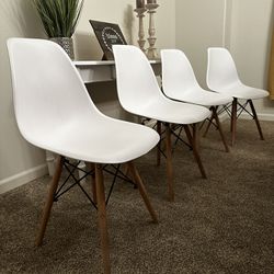 Set Of 4 Table Chairs / White Chair / Furniture 