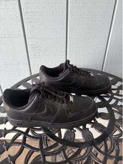 Nike Air Force 1 ’07 Triple Black. Mens 7.5 / Womens 9