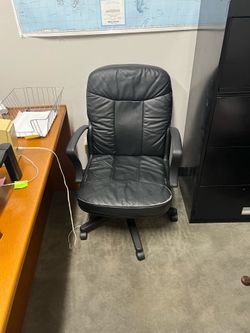 Black Swivel chair
