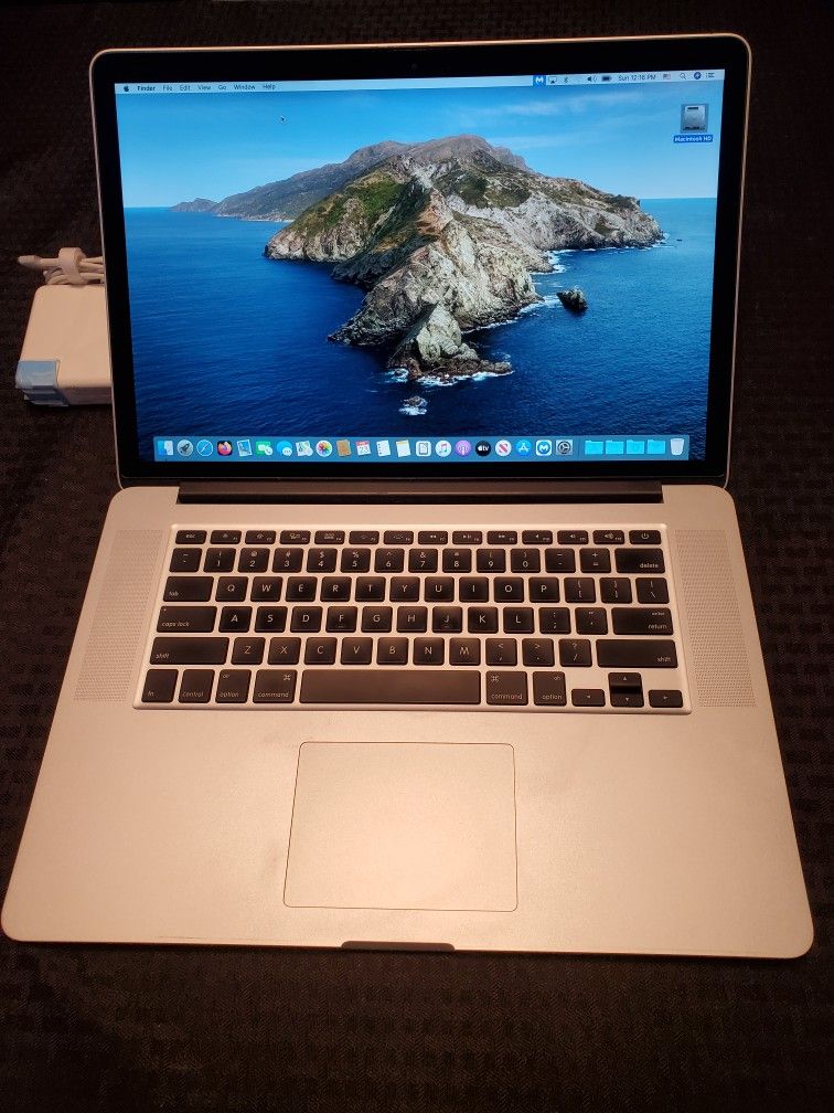 Apple MacBook Pro 15.4" Laptop