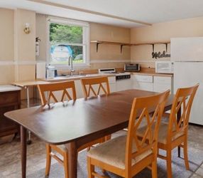Table with 4 chairs