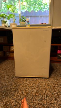 Insignia Mini Refrigerator
