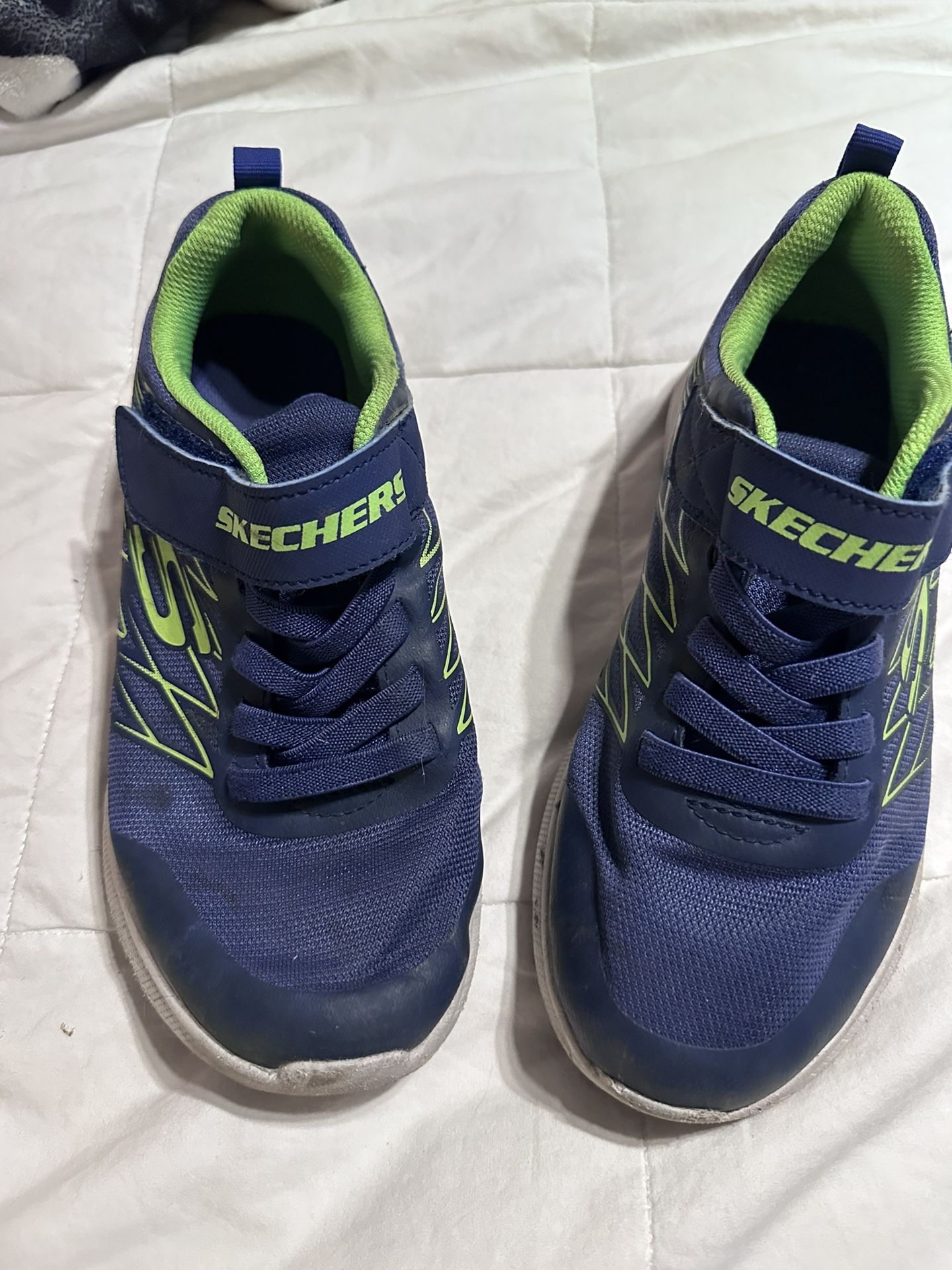 Sketchers Boys Size 3