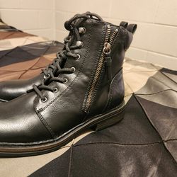 Girls  boots size  8