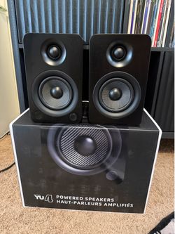 *BRAND NEW* Kanto YU4 Powered Bookshelf Speakers