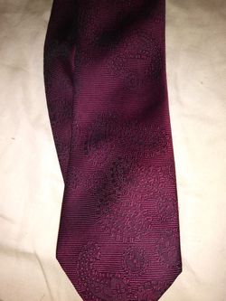 Red bandana print tie
