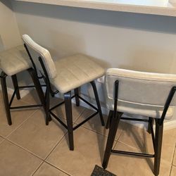 Bexley 4 Bar Stools 