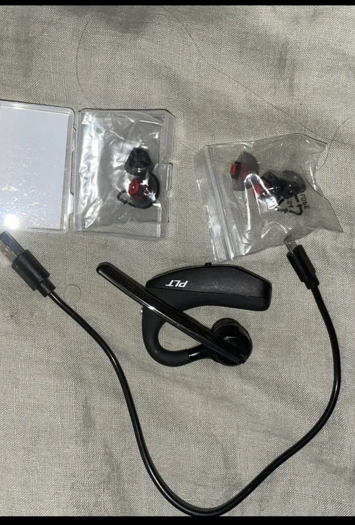 POLY Plantronics Voyager 5200 Premium Wireless Bluetooth Headset/Headphone Black