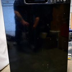 GE Dishwasher with Front Controls