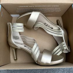 7.5 Gold Heels