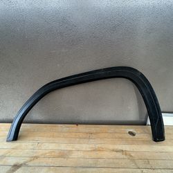 2019-2020  GMC Sierra 1500 OEM Right Fender Molding