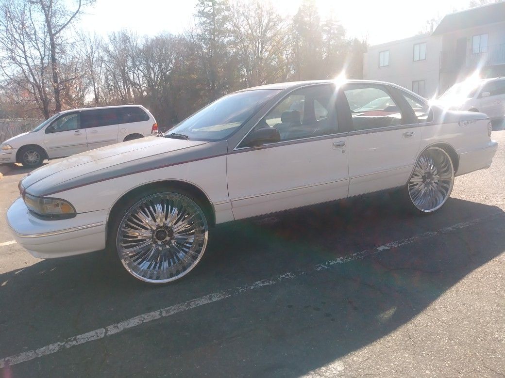 1996 Caprice on 26s (NEEDS TRANSMISSION)