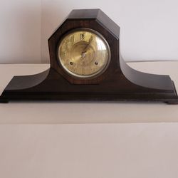 Vintage Antique New Haven Harmoniste Mantle Clock Harmony Duo Chime.
Made in USA. Beautiful wooden case
Manufactured in 1920s. Clock in very good cosm