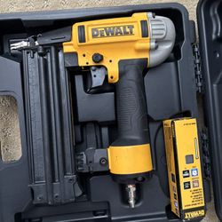 DeWALT 18 Gauge Brad Nailer 