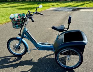 Light Blue 2024 Pedego Electric Trike – Only 69 Miles