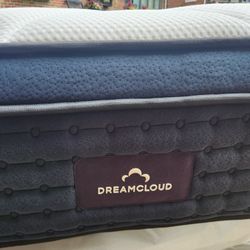 The DreamCloud Premier Rest, Queen, Like New, Perfect Condition