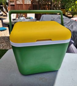 STICK IT! Magnetic green yellow cooler
