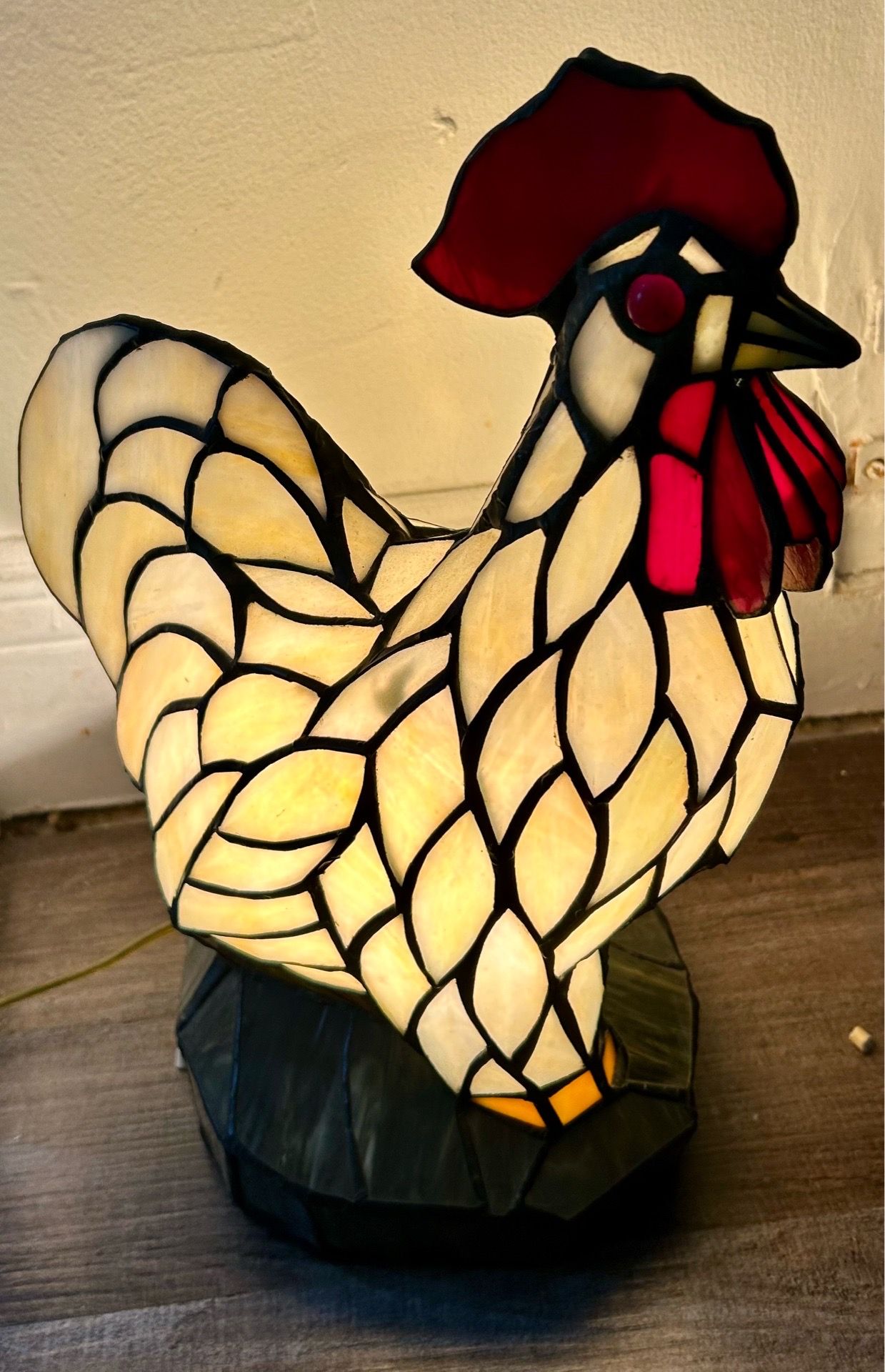 VINTAGE STAINED GLASS ROOSTER LAMP