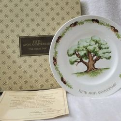 Vintage Avon Collector Plate The 1975 5th Anniversary 8" The Great Oak New
