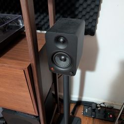 Yu Kanto 2 w/ Yu Speaker Stands