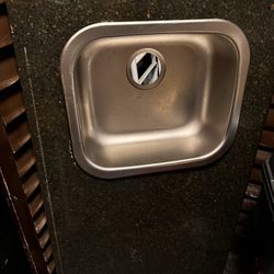 Granite Countertop With Kitchen Sink 