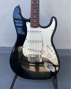 AVAILABLE Black Fender Affinity Squier Strat - Read the details BEFORE you message me, please