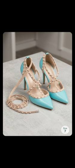 Heels size 7