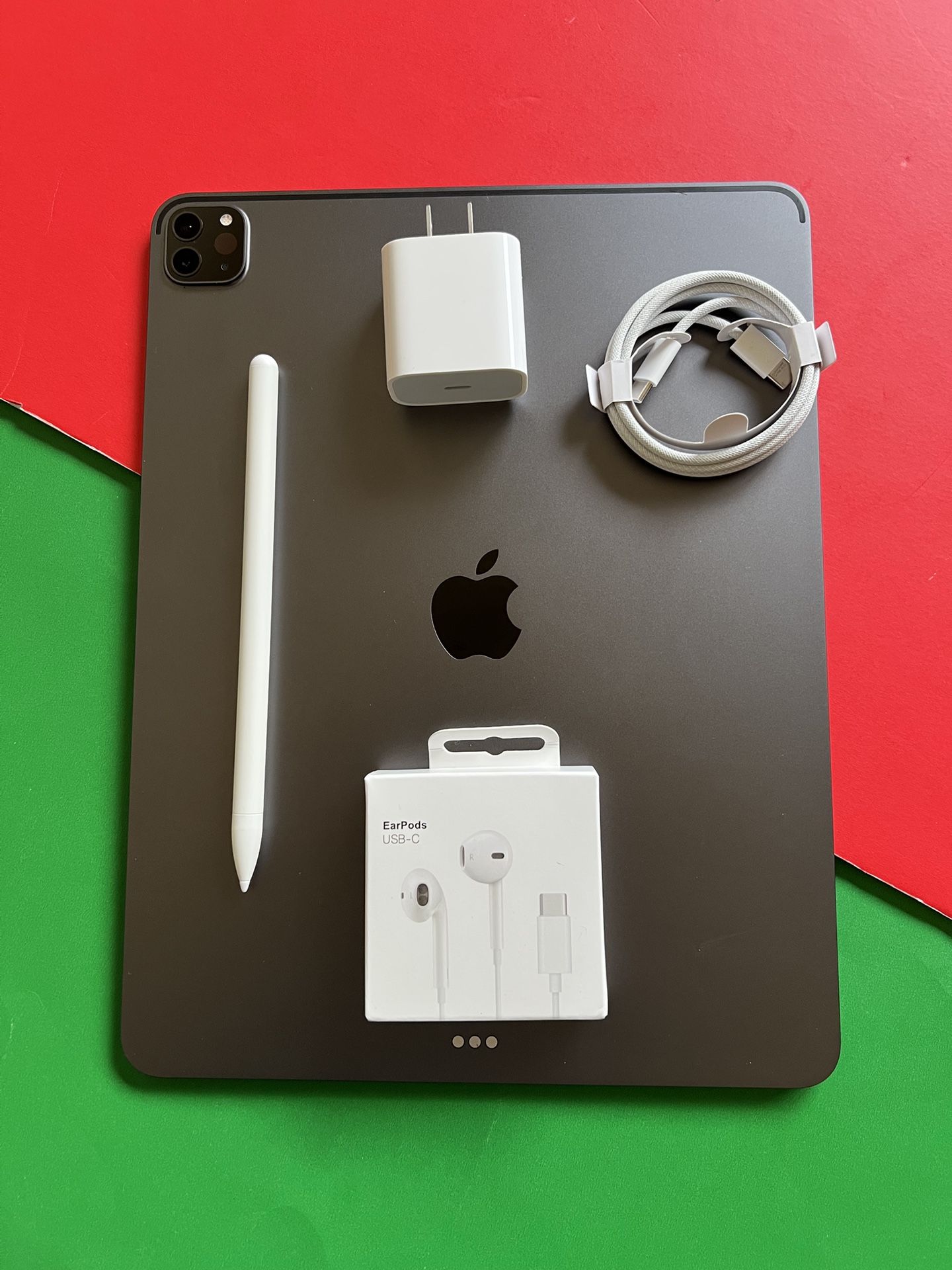 Apple IPad Pro 12.9” 6th Generation (M2 chip / Liquid XDR display/ 2022 ) 256GB with keyboard, pen & Accessories (1TB $1099) 