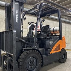 NEW! Dooosan forklift for sale, 5500 lb capacity 