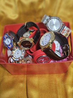 11 different watches, brands: Jeani, Virgo Quartz, Petty Poop, Visage. See photos.
