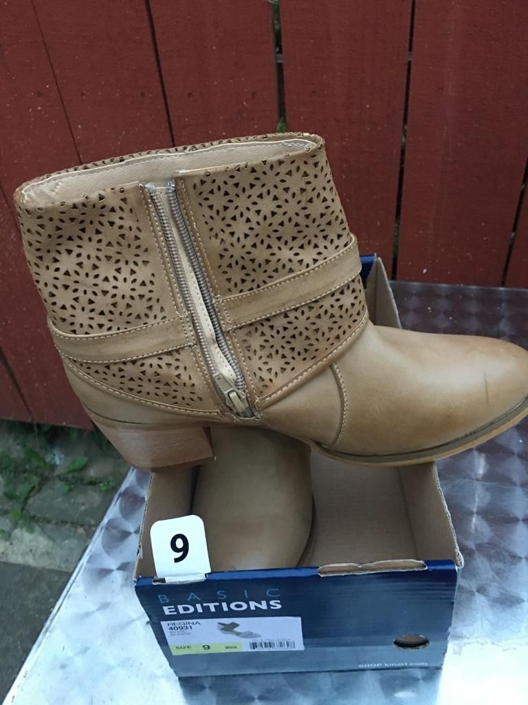 Womens boots size 9