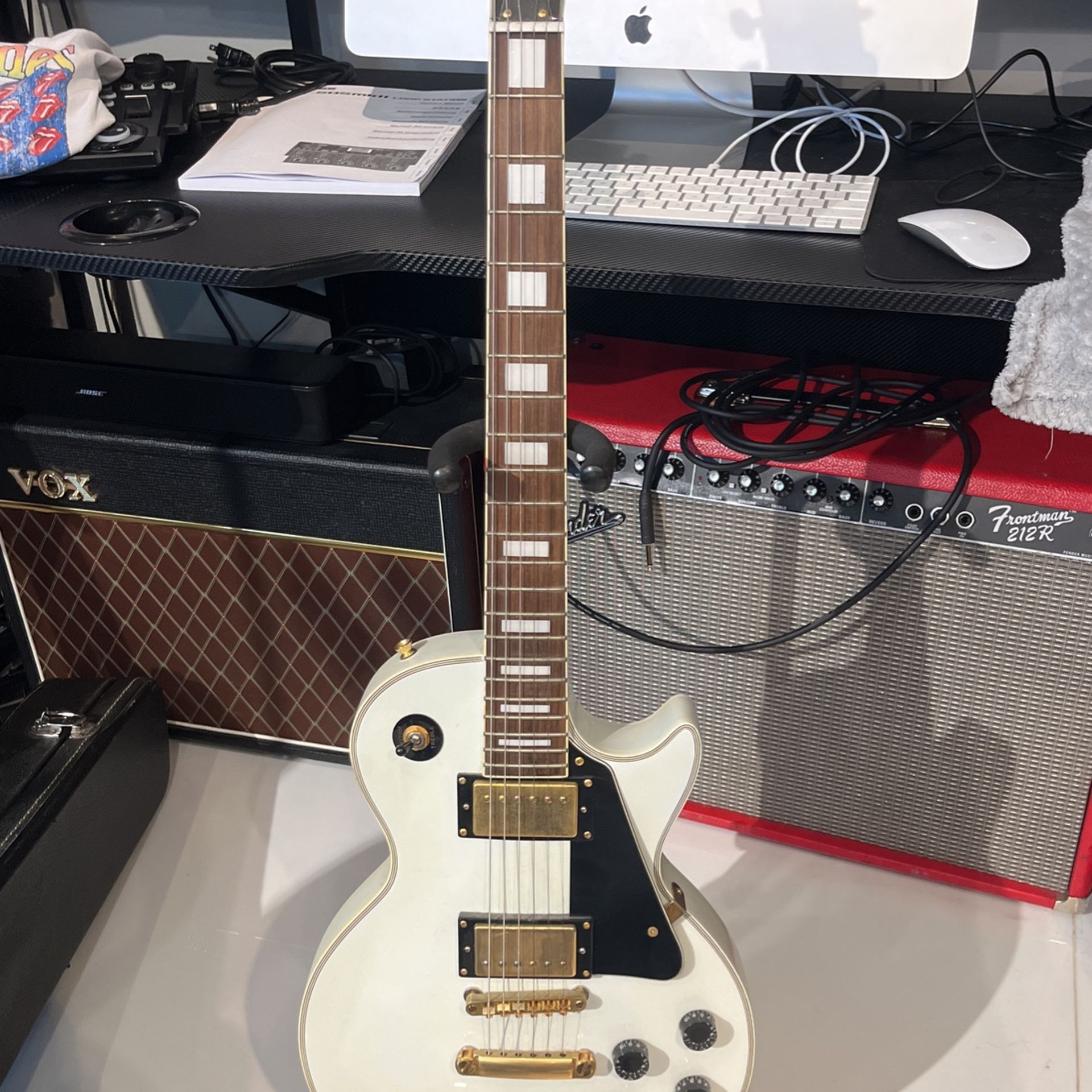 Les Paul Style White Guitar Brand Stellar ,,