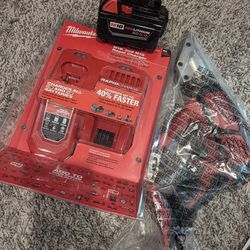 Milwaukee $350 Fast Charger And New Battery -SE abla Español