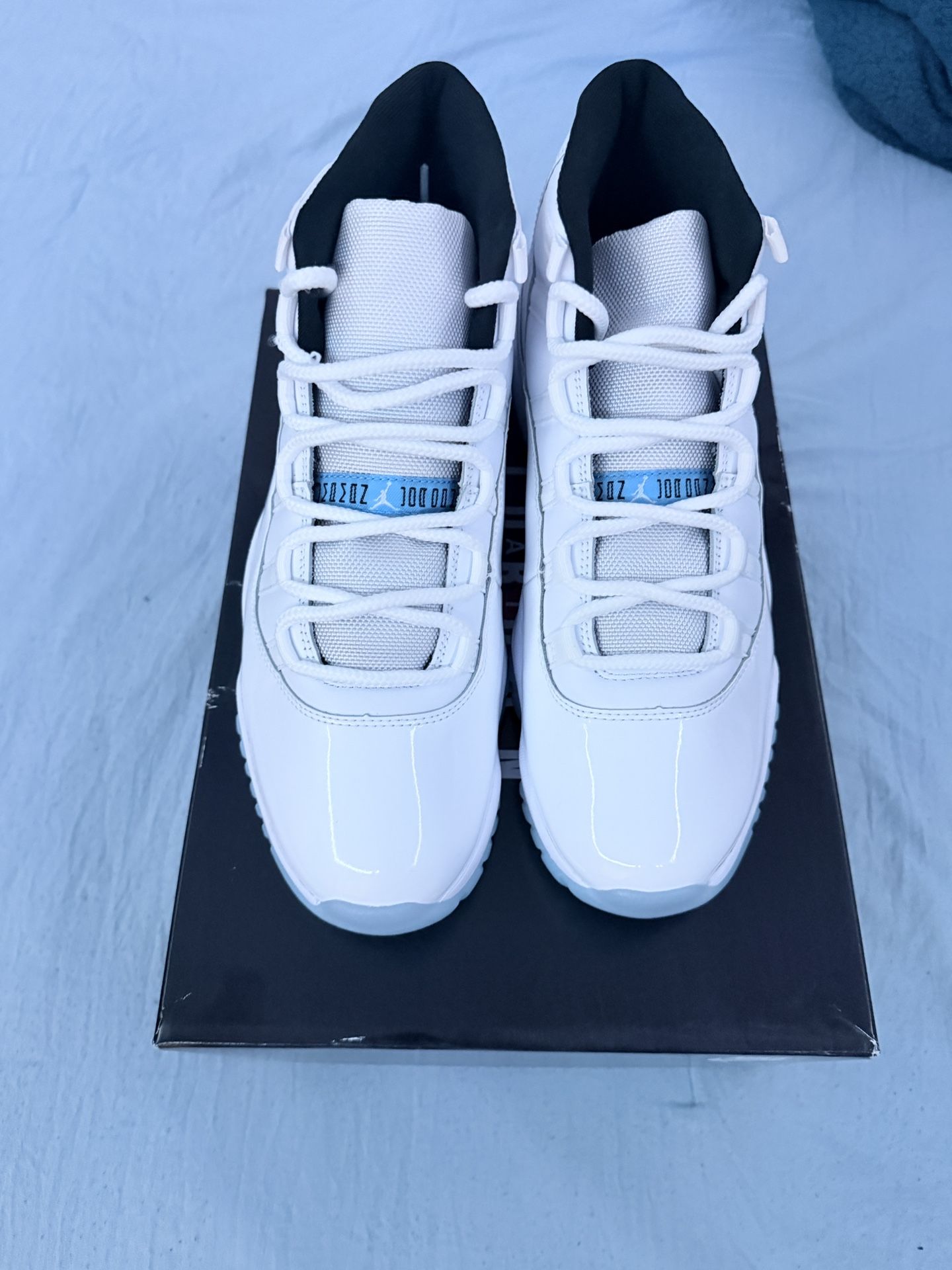 Air Jordan 11 Retro Legend Blue