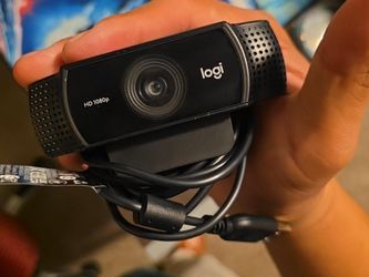Logitech HD 1080p USB Webcam with Monitor Mount