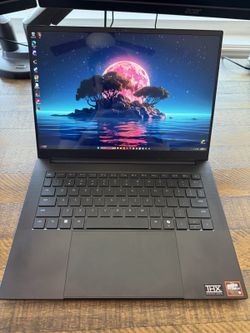 Razer Blade 14 2025 ( RTX 5070 ) Like New - Open Box