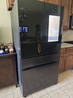Samsung Bespoke 29 cu. ft. 4-Door French Door Refrigerator with Family Hub+