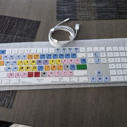 Avid Media Composer, MacOS Magic Keyboard.