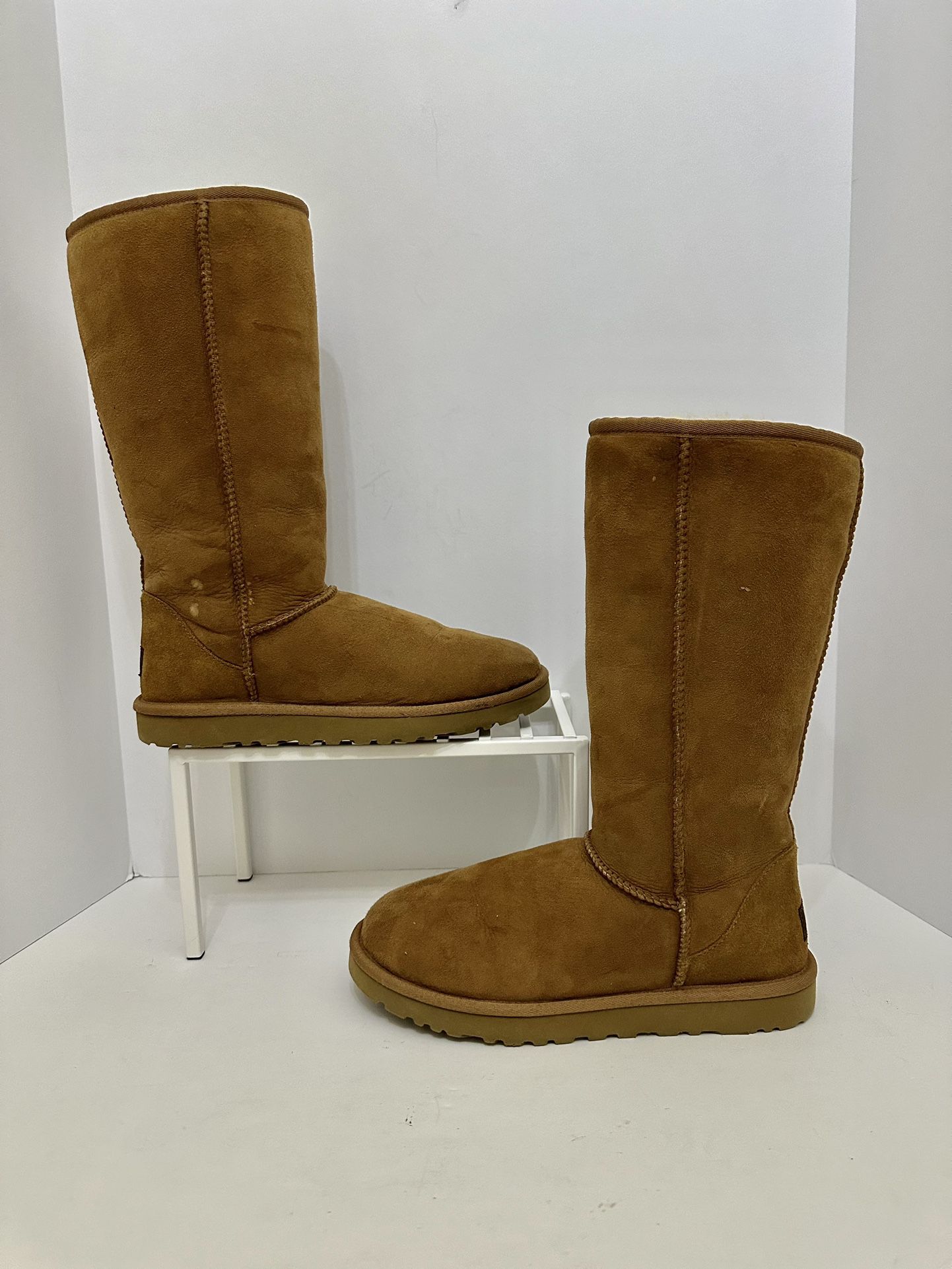 Ugg Austrailia  S/N 5815 Classic Tall Leather Sheepskin Boots Size 8
